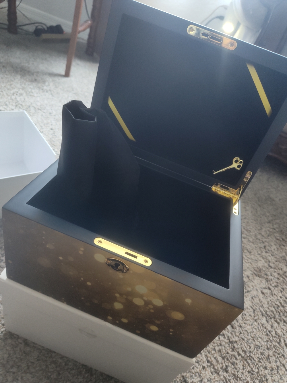 Keepsake Box w/ Key Lock - Picture 7 of 10